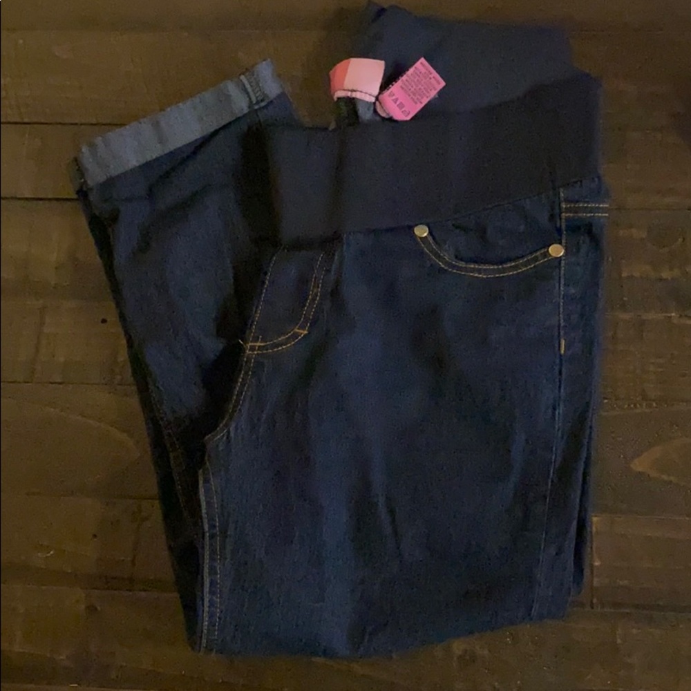 Maternity capris